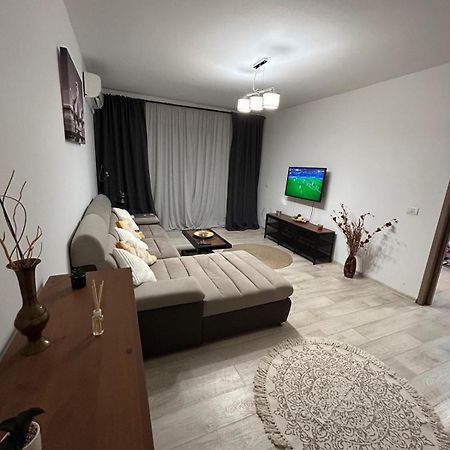 Cozy Apartment 130E By Plaza Bucharest Exterior photo